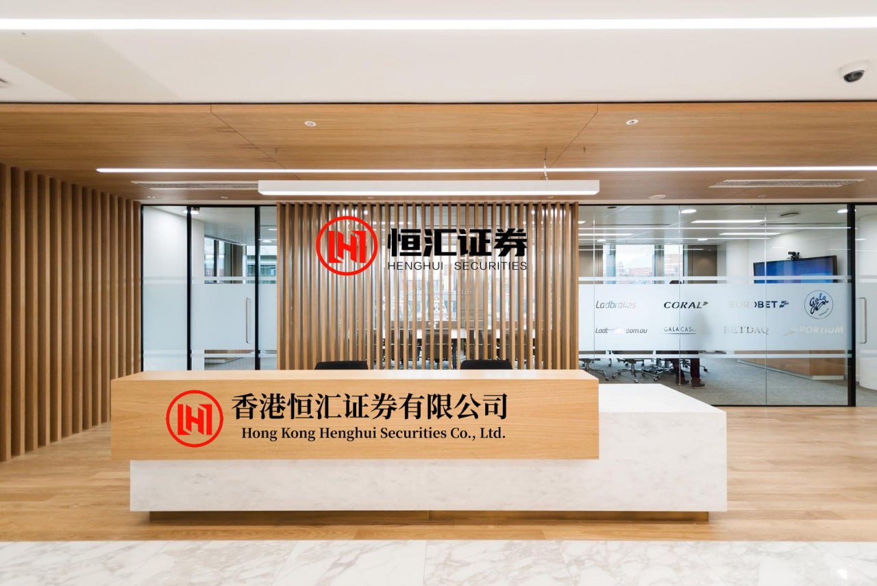 盈易点配资官网 黄奕大孤山祈福引争议，十年婚姻风波背后的故事